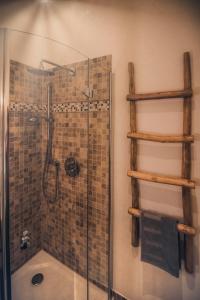 a bathroom with a shower with a glass door at Stadtblick in Lüneburg