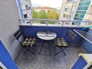 a balcony with two chairs and a table on a building at Apartman Bondi 2 in Kladovo