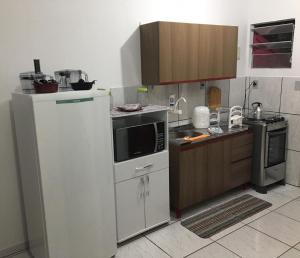 A kitchen or kitchenette at Próximo à ACISP, APM, PUC e UFRGS