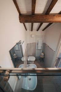 A bathroom at Casale di Nicolò