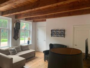 Posezení v ubytování "De Walvisch", appartement in authentieke boerderij