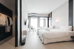 Postel nebo postele na pokoji v ubytování Qlosest Hotel