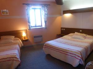 Ένα ή περισσότερα κρεβάτια σε δωμάτιο στο Hotel du Donjon