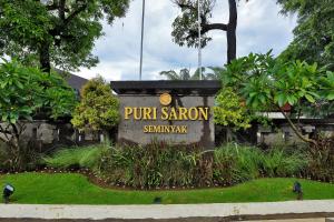 Ein Garten an der Unterkunft Puri Saron Hotel Seminyak