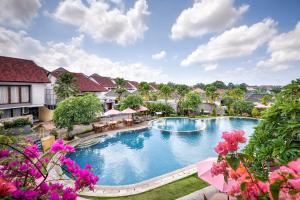Bazén v ubytování Grand Kesambi Resort and Villas nebo v jeho okolí