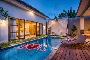 Bazén v ubytování Grand Kesambi Resort and Villas nebo v jeho okolí