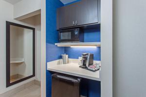 Holiday Inn Express & Suites Oakland - Airport, an IHG Hotel