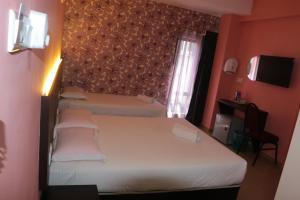Postel nebo postele na pokoji v ubytování Bayu View Hotel Melaka