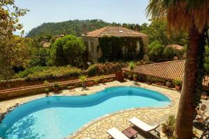 The swimming pool at or close to Hunnap Han