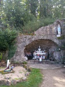 a stone archway with a altar in a yard at Figalrance Studio in Plouër-sur-Rance