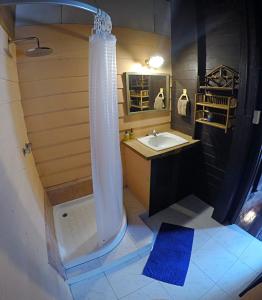 Ванна кімната в The Riverside Guest House