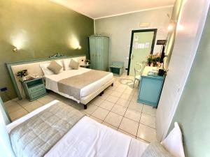 Rúm í herbergi á Piccolo Hotel Nogara