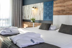 Postel nebo postele na pokoji v ubytování UPA Medical SPA