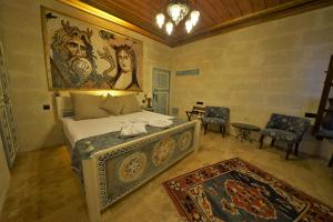 Postel nebo postele na pokoji v ubytování Caftan Cave Suites