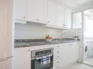 Kuchnia lub aneks kuchenny w obiekcie Apartamentos Irta Playa