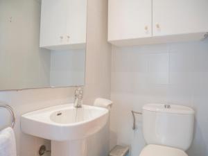 Łazienka w obiekcie Apartamentos Irta Playa