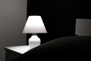 Rúm í herbergi á Bianco nero appartamento