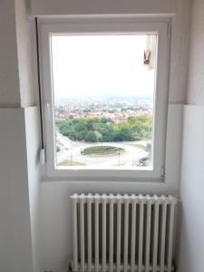 Mynd úr myndasafni af Bianco nero appartamento í Niš