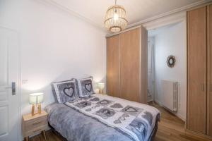 a bedroom with a large bed and two lamps at Cosy and spacious apartment near Champs Elysée in Paris