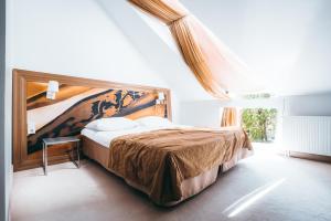 a bedroom with a bed and a desk at Arensburg Boutique Hotel & Spa in Kuressaare