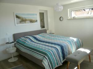 Кровать или кровати в номере Kleines Kurhaus Lubmin