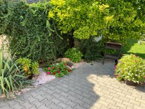 Vonkajšia záhrada v ubytovaní Alia house with garden in Piešťany