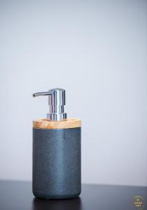 a black soap dispenser sitting on a table at Antari in Slatina