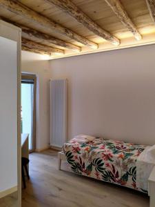 Afbeelding uit fotogalerij van Affitta camere Casa Vittoria in Santa Croce del Lago