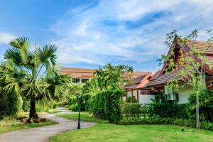 Zahrada ubytování L'esprit De Naiyang Beach Resort - SHA Extra Plus