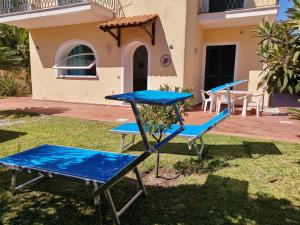 A garden outside A CASA