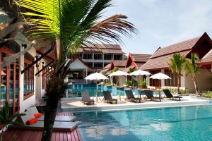 Bazén v ubytování L'esprit De Naiyang Beach Resort - SHA Extra Plus nebo v jeho okolí + 37 fotografií