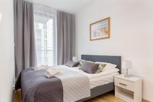 Posteľ alebo postele v izbe v ubytovaní Apartments Varsovia Kasprzaka by Noclegi Renters