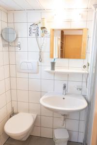 A bathroom at Garni Birkenau