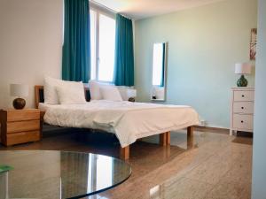 Postel nebo postele na pokoji v ubytování Wellness Hotel Aquafit Sursee + 28 fotografií
