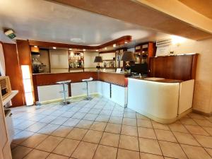 Кухня или мини-кухня в Hotel Minerva

