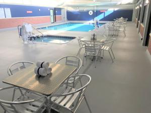 Bassein majutusasutuses Radisson Hotel La Crosse või selle lähedal