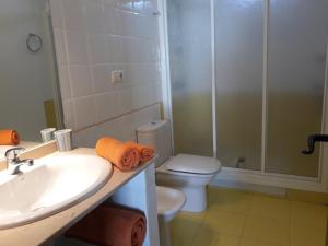 a bathroom with a toilet and a sink and a shower at Casa Rural Altozano de Buendia in Buendía +27 photos