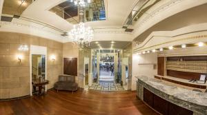 TV a/nebo společenská místnost v ubytování Achillion Hotel