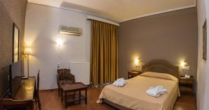 Postel nebo postele na pokoji v ubytování Achillion Hotel