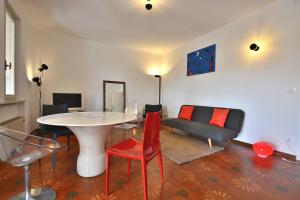 TV a/nebo společenská místnost v ubytování Apartment Joan Mirò With Pool