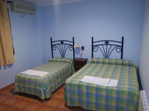 Postel nebo postele na pokoji v ubytování Hostal las Tres Jotas