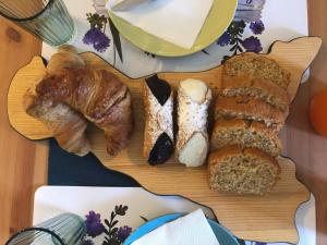 Jedlo v ubytovaní bed & breakfast alebo blízkom okolí