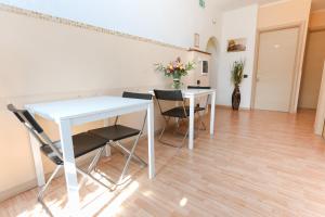 a dining room with a white table and chairs at Alla Torretta BB in Castel di Leva