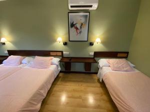 Postel nebo postele na pokoji v ubytování Hostal Concejo