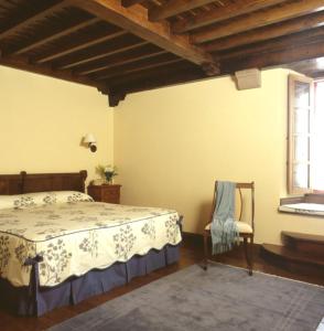 A bed or beds in a room at Casa de Campoo