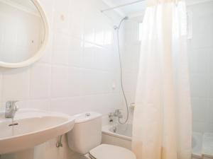Łazienka w obiekcie Apartamentos Irta Playa