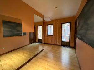 TV a/nebo společenská místnost v ubytování Hostal Concejo