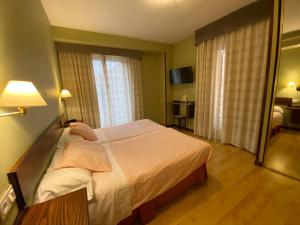 Postel nebo postele na pokoji v ubytování Hostal Concejo