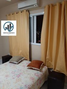 Ein Bett oder Betten in einem Zimmer der Unterkunft Apartamento Praia Grande