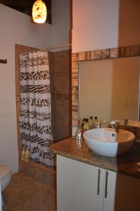 a bathroom with a sink and a shower at Posada del Mar Vichayito in Los Órganos